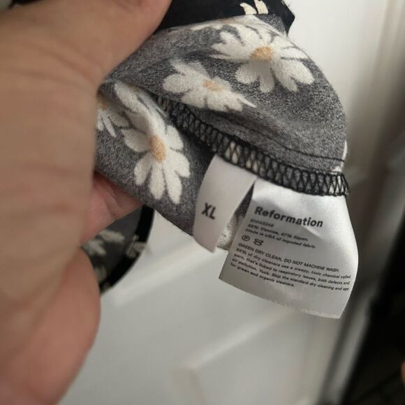 Reformation Black Dress with Daisy Print NWOT - Picture 3 of 3